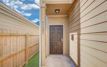 4306 Maggie St, Unit A in Houston, TX - Foto de edificio - Building Photo