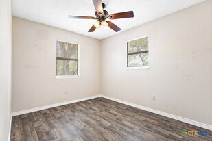 185 Black Bass Rd in Lakehills, TX - Building Photo