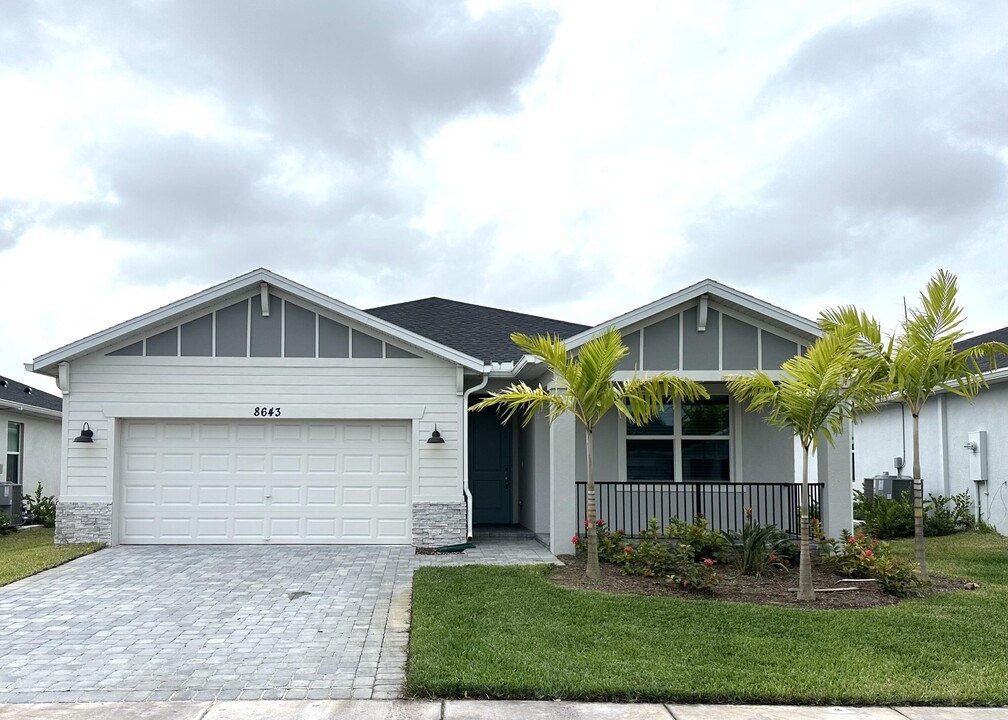 8643 Dahlia Cir in Port St. Lucie, FL - Building Photo