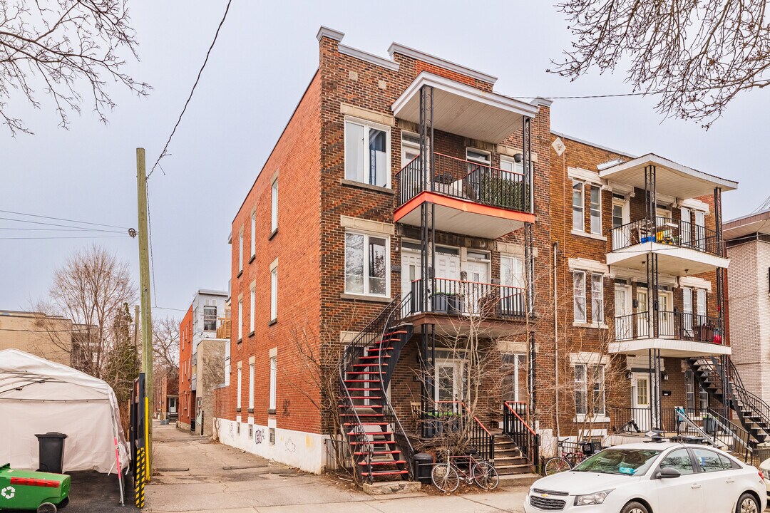 5057-5065 4E Av in Montréal, QC - Building Photo