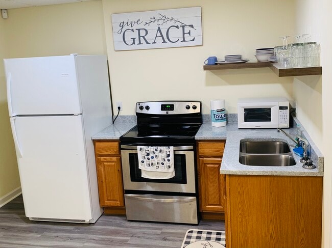 2337 Ashmel Ct SW, Unit Ashmel Inn Apartment in Atlanta, GA - Building Photo - Building Photo