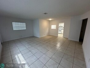 3408 Riverside Dr in Coral Springs, FL - Building Photo - Building Photo