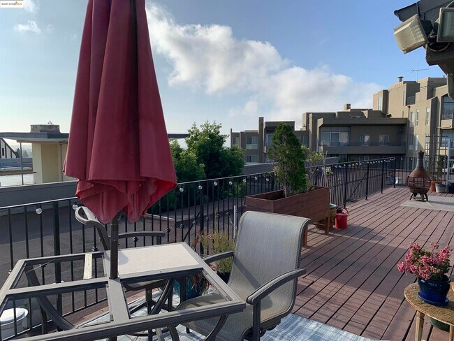 5335 Broadway Terrace in Oakland, CA - Building Photo - Building Photo