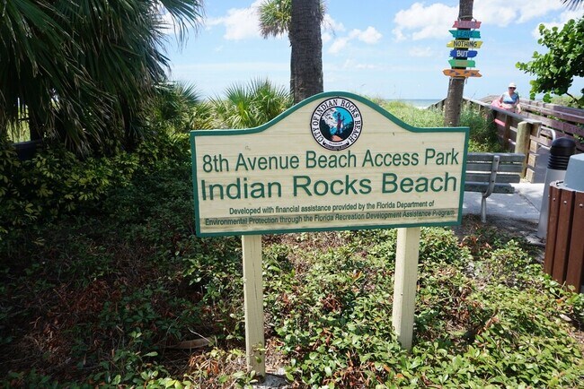 643 Garland Cir in Indian Rocks Beach, FL - Foto de edificio - Building Photo