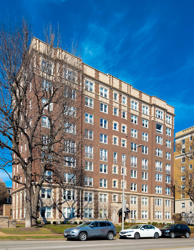 The Wiltshire in St. Louis, MO - Building Photo - Building Photo