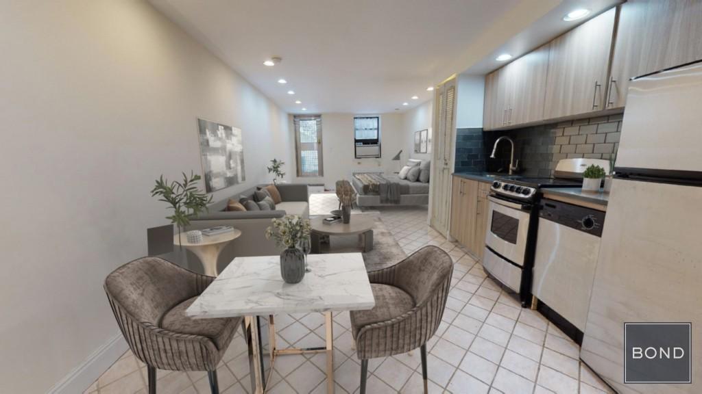 330 E 93rd St in New York, NY - Building Photo