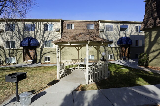 Courtyard Apartments in Broomfield, CO - Foto de edificio - Building Photo