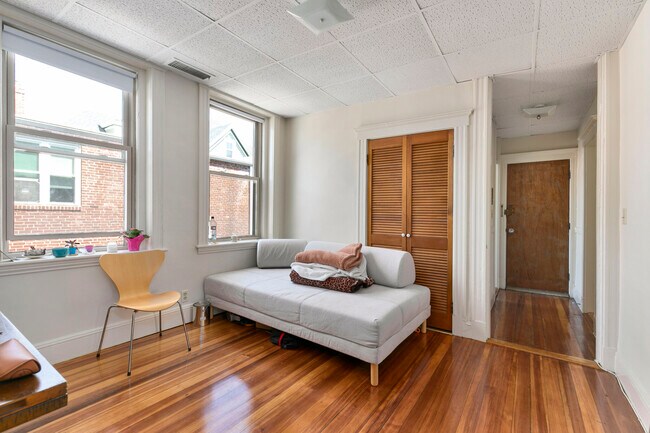 12 Woodbridge St, Unit 4 in Cambridge, MA - Building Photo - Building Photo