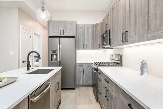 2243 N Seminary Ave, Unit Apt. 1 in Chicago, IL - Foto de edificio - Building Photo