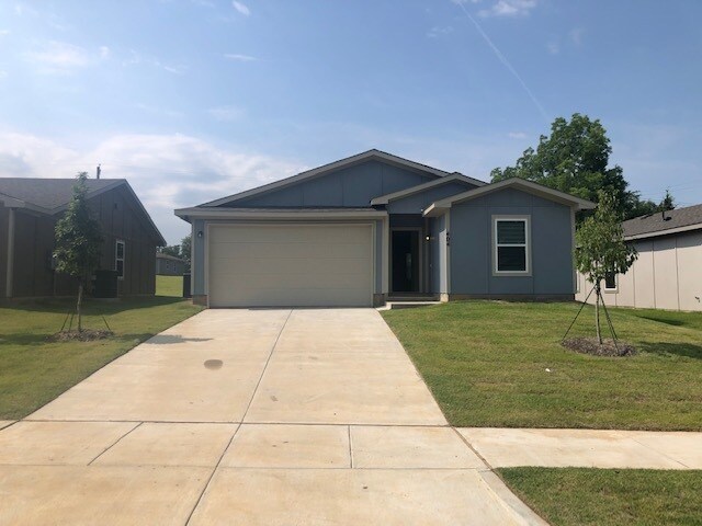 404 Munson St in Denison, TX - Building Photo