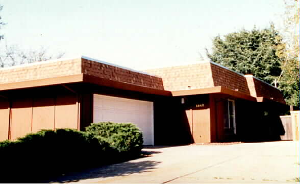 1940 Oak Grove Rd in Walnut Creek, CA - Foto de edificio - Building Photo