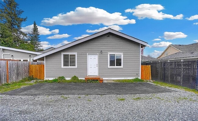 property at 922 5th Ave SW