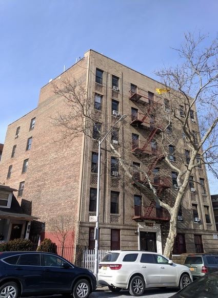 2715 Claflin Ave in Bronx, NY - Building Photo