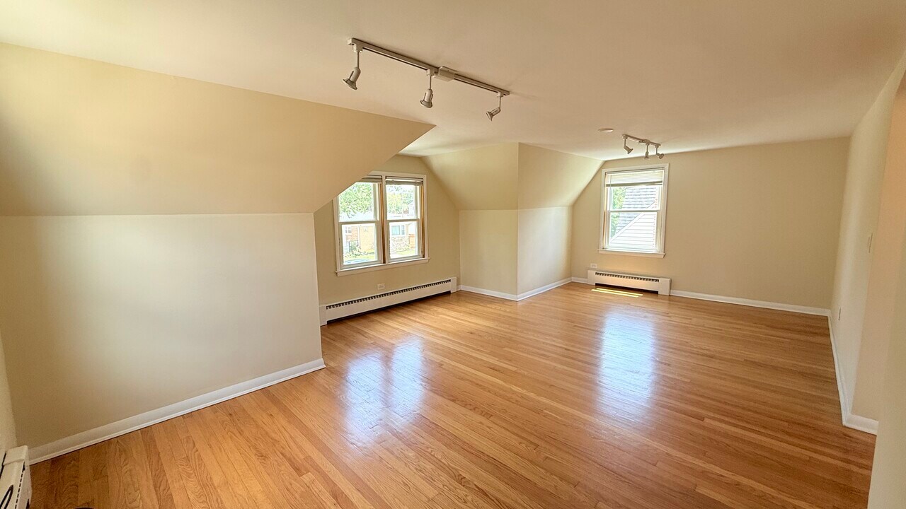 3030 N Oleander Ave in Chicago, IL - Building Photo