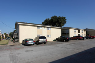 Spanish Haven in Irving, TX - Building Photo - Building Photo