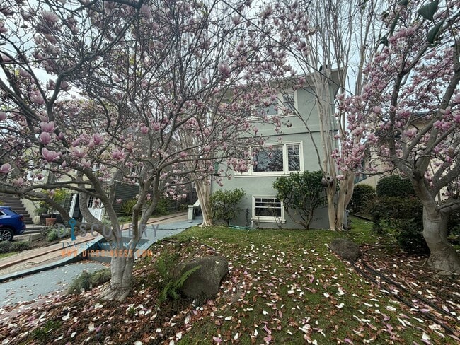 4133 Lakeshore Ave in Oakland, CA - Building Photo - Building Photo