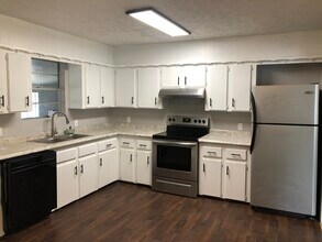 907 N Osage Ave in Claremore, OK - Foto de edificio - Building Photo