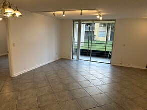 3195 Foxcroft Rd in Hollywood, FL - Building Photo - Building Photo