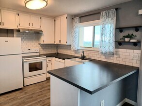 3664 Clairemont Dr, Unit 1C in San Diego, CA - Building Photo - Building Photo