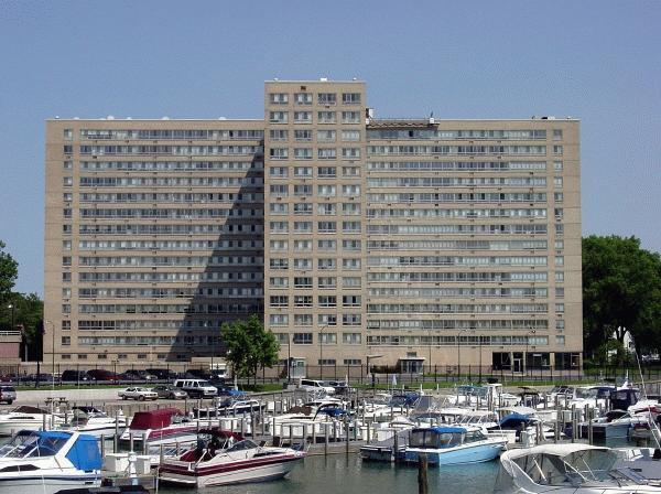 River House Co-Op Apartments in Detroit, MI - Foto de edificio