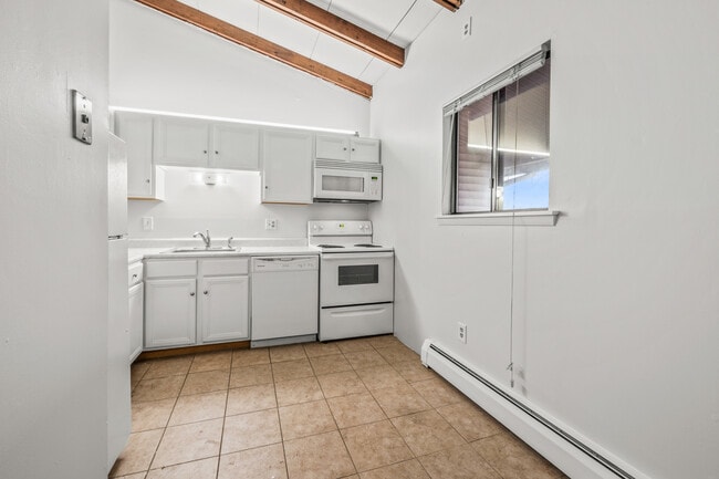 339 Oakland St, Unit 1