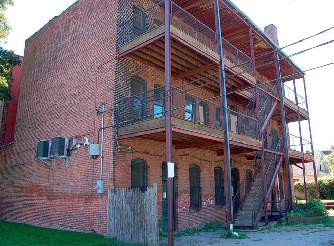 3154 E 49th St in Cleveland, OH - Building Photo - Building Photo