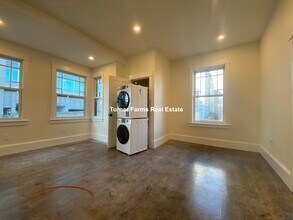 261B W Newton St, Unit B in Boston, MA - Building Photo - Building Photo