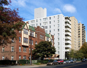 Crosswinds Condominiums in Stamford, CT - Building Photo - Building Photo