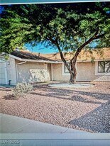 5521 Seattle Slew Dr in Las Vegas, NV - Building Photo