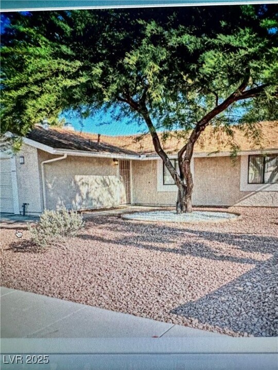 5521 Seattle Slew Dr in Las Vegas, NV - Building Photo