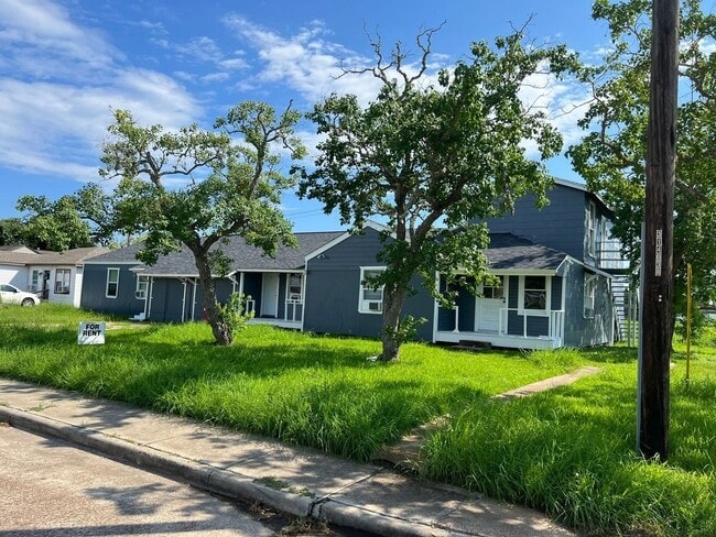 property at 527 W 8th St