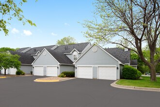 Alden Pond in Eagan, MN - Foto de edificio - Building Photo