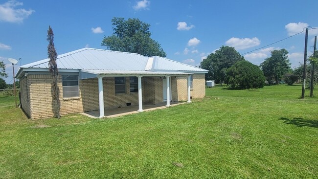 10327 Highway 60 in Lane City, TX - Building Photo - Building Photo
