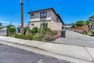 4261 Davis St in Santa Clara, CA - Foto de edificio - Building Photo