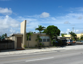 6124 Pembroke Rd in Miramar, FL - Building Photo - Building Photo