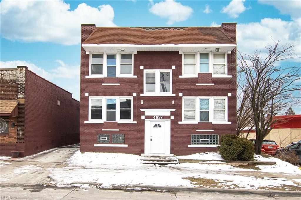 4657 Warner Rd-Unit -2 in Garfield Heights, OH - Building Photo