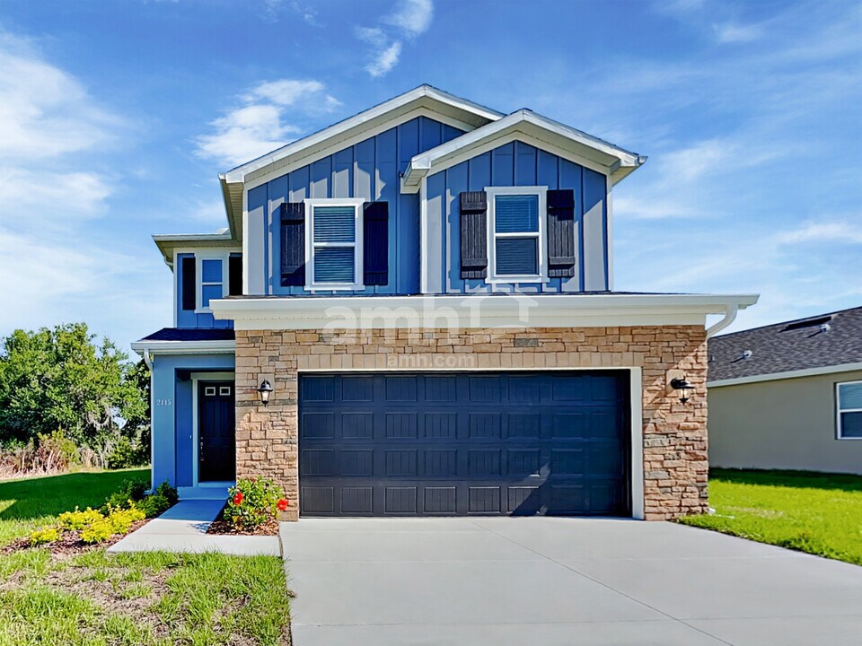 2115 Saffron Walden Dr in Plant City, FL - Building Photo