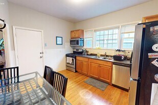 24 Tufts St, Unit 2 in Cambridge, MA - Building Photo
