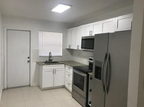 2300 SW 18th Ter in Fort Lauderdale, FL - Building Photo - Building Photo