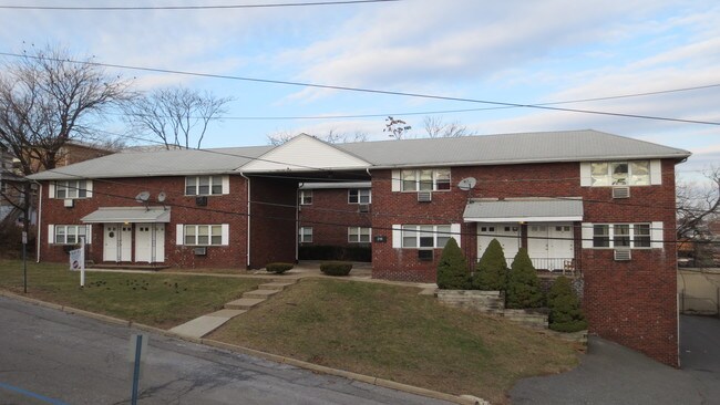 216 Mary St in Hackensack, NJ - Foto de edificio - Building Photo