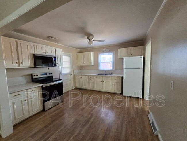 property at 404 Oakgrove Dr