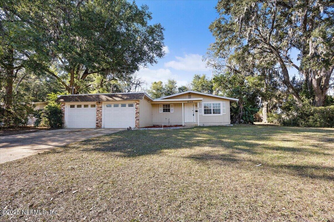 4124 Lane Ave S in Jacksonville, FL - Building Photo