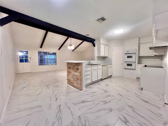 property at 23111 Bayleaf Dr