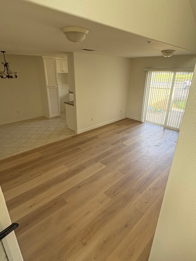 2946 S Campus Ave in Ontario, CA - Building Photo - Building Photo