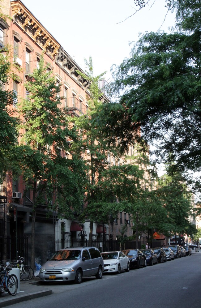 450 W 46th St in New York, NY - Foto de edificio - Building Photo