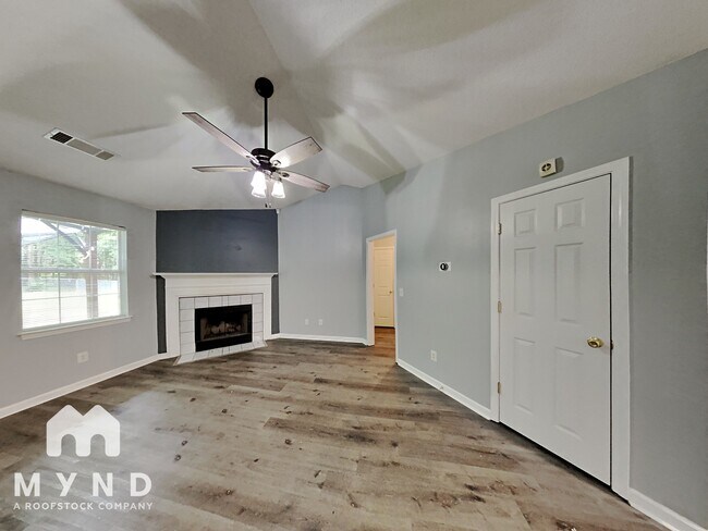 135 Mountain Ct in Covington, GA - Building Photo - Building Photo