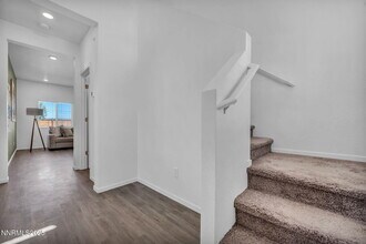 9731 Pelican Pointe Dr in Reno, NV - Building Photo - Building Photo