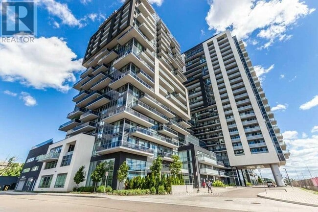 2087 Fairview St in Burlington, ON - Building Photo - Building Photo