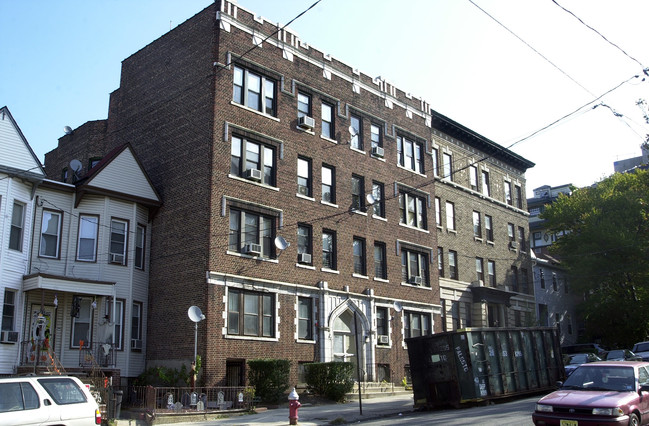 100 Duncan Ave in Jersey City, NJ - Building Photo - Building Photo