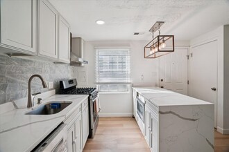 1925 Dutch Village Dr in Hyattsville, MD - Building Photo - Building Photo